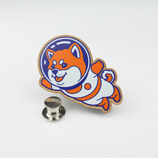 Yeaaah! Studio - Pin's en bois "Space Shiba"